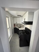 Building Photo - 326 Grand St