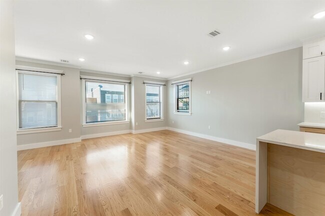 Building Photo - 230 Griffith St