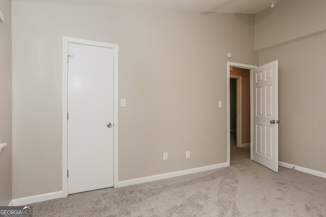 Building Photo - 2453 Crestdale Cir SE