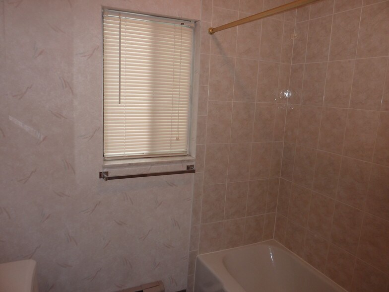 Building Photo - 749 S Millvale Ave