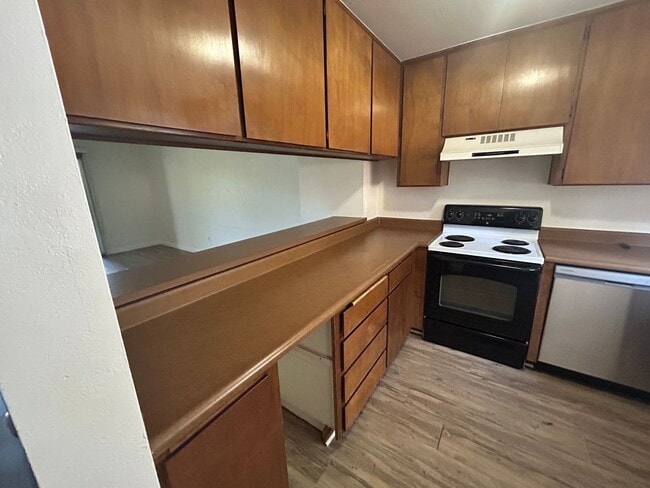 Building Photo - Kingsbury Greens HOA 2 bedroom 1 1/2 bath in Alta Sierra
