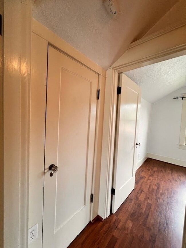 Building Photo - 1416