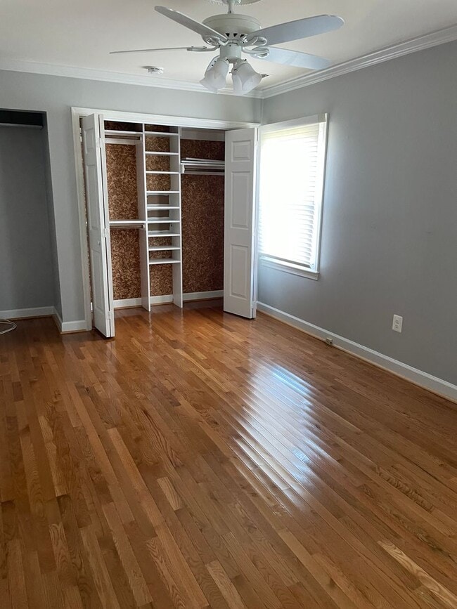 Building Photo - Cheerful 3 Bedroom 2 Bathroom With Office ...