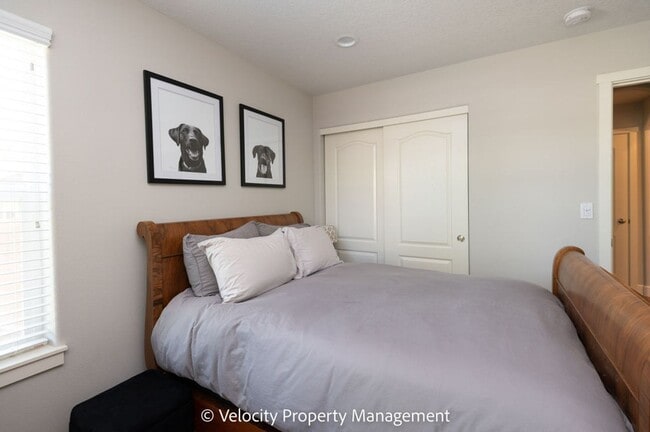 Building Photo - Beautifully Maintained Single Level Home with AC!