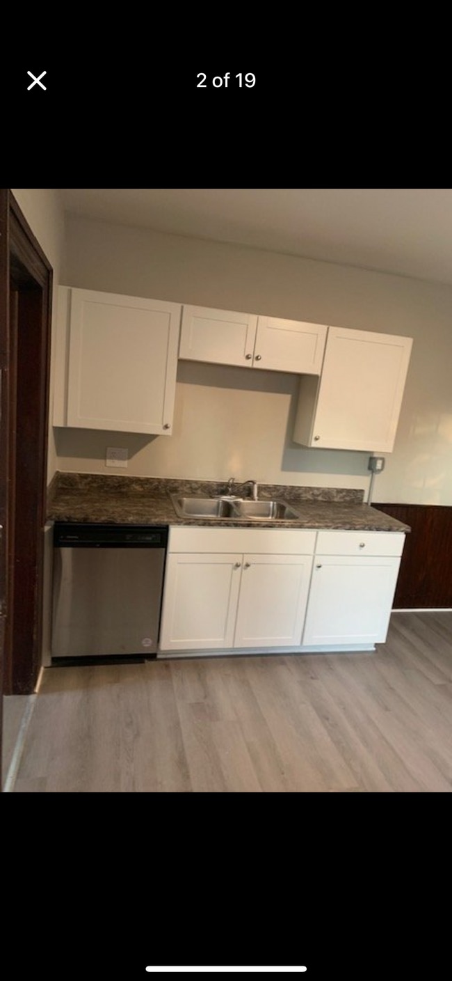 Building Photo - 639 E Middle St