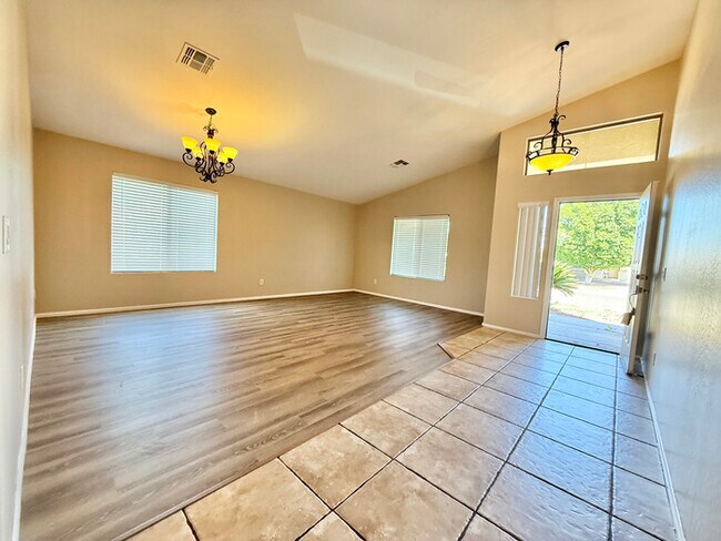 Building Photo - Amazing 4-Bedroom Home W/ POOL Service