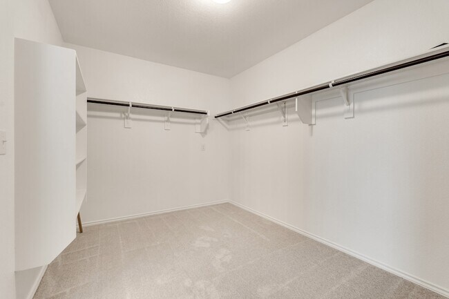 Building Photo - 16048 Isles Dr