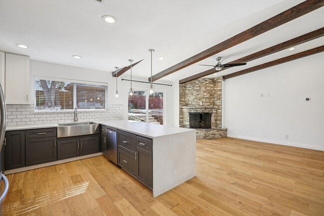 Building Photo - 7205 Twisted Oaks Dr