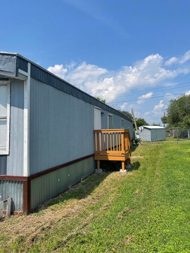 Building Photo - New Rental!!-Annaville/Calallen Area