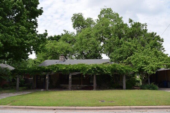 Building Photo - 3151 E 22nd St