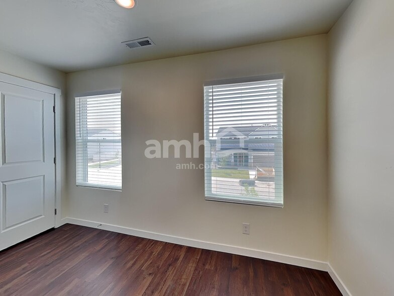 Building Photo - 9412 W Shumard St