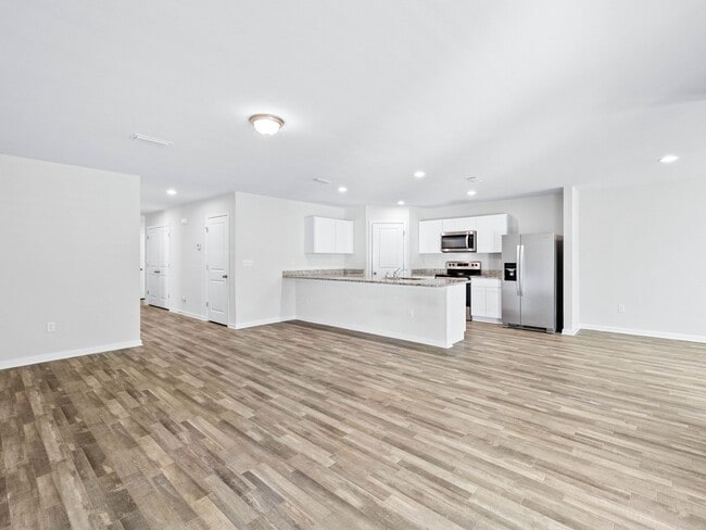 Building Photo - 462 Whispering Creek Ave