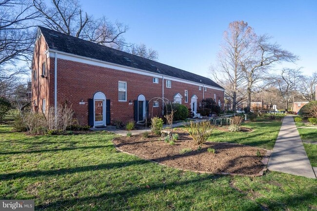 Building Photo - 3224 Martha Custis Dr
