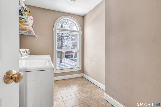 Building Photo - 240 Highland Ave