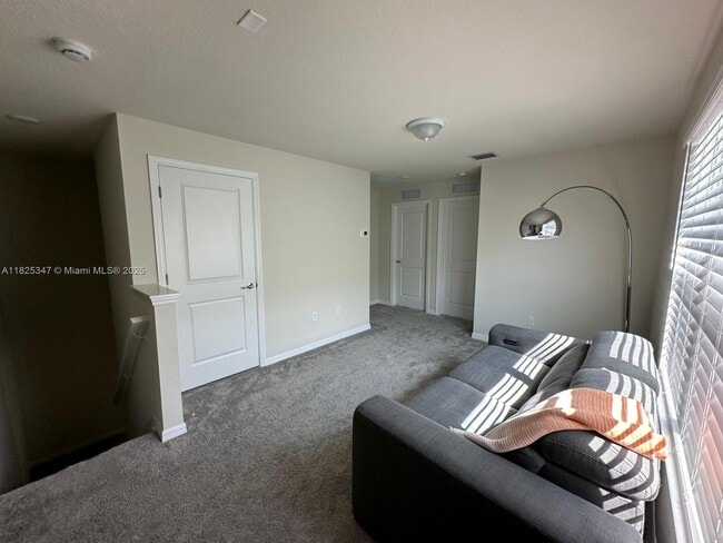 Building Photo - 3235 Watercress Dr