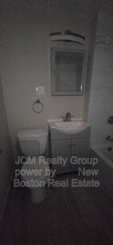 Building Photo - 86 Main St