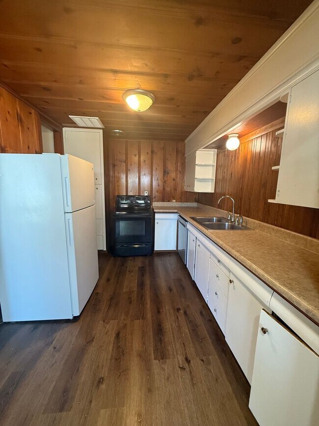 Building Photo - Spacious 3 Bedroom, 2 Bath Home in Springfield, MO!