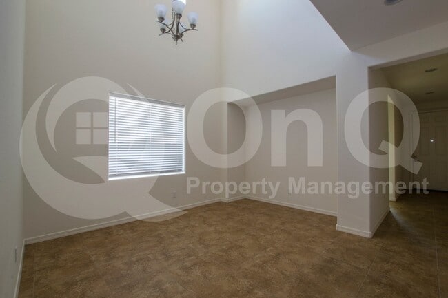 Building Photo - 1120 E Blue Spruce Ln