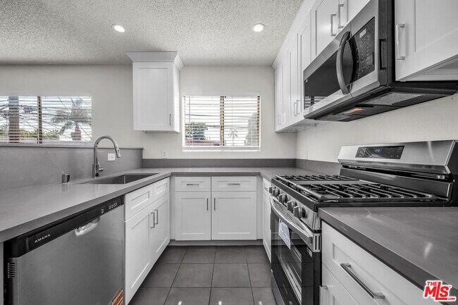 Building Photo - 7343 Comstock Ave