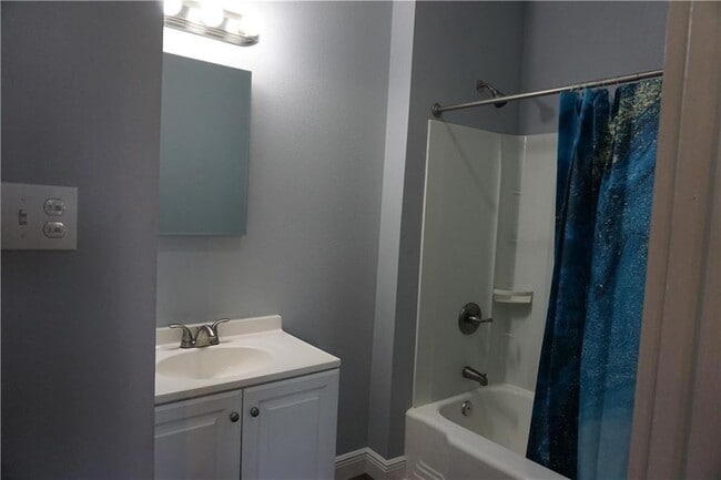 Building Photo - 177 W 5th St