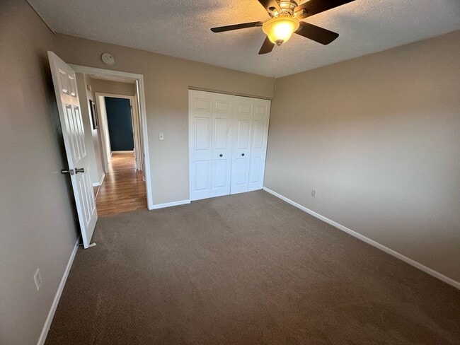 Building Photo - 3 BEDROOM CONDO WITH A 1 CAR GARAGE AND INCLUDES UTILITIES!