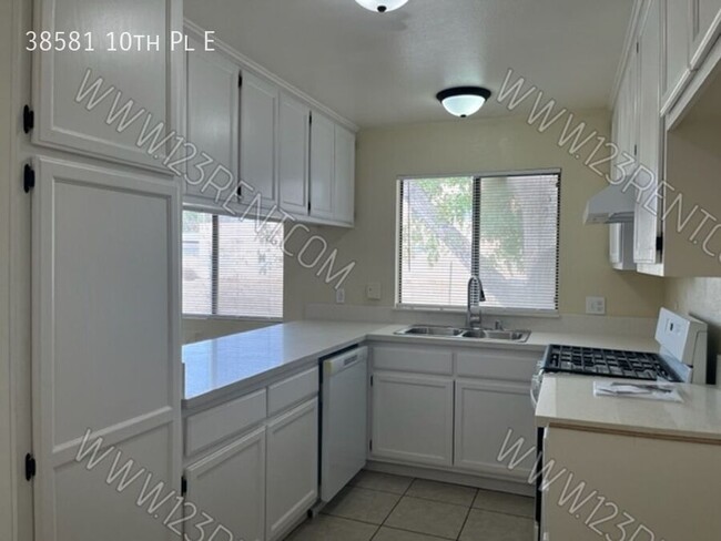 Building Photo - 1BD/1BTH FIRST FLOOR APT EAST PALMDALE (RO...