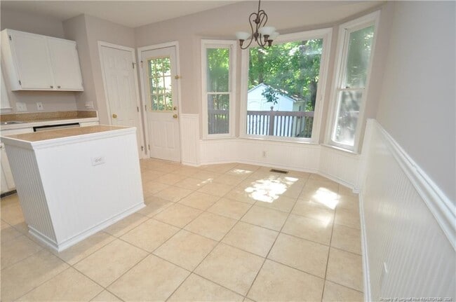 Building Photo - 2128 Leadenhall Way