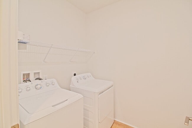 Building Photo - Ikena-Ho'opili/4 BD/2.5 BA/4 PK/ Available February 1