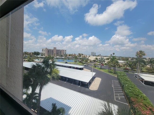 Building Photo - 7600 Sun Island Dr S