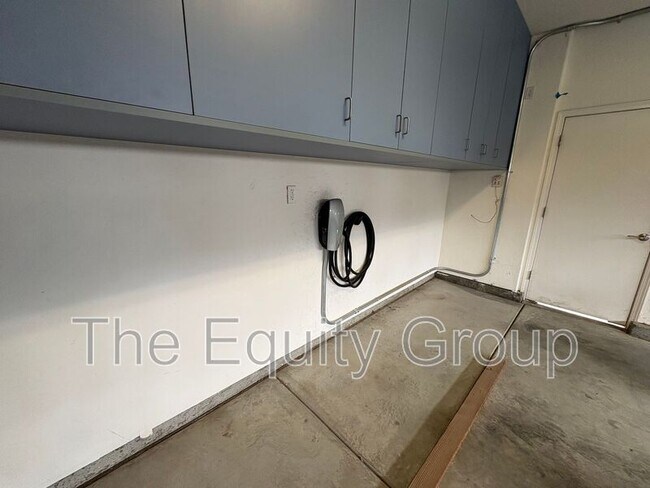 Building Photo - 144 E Reese Ave