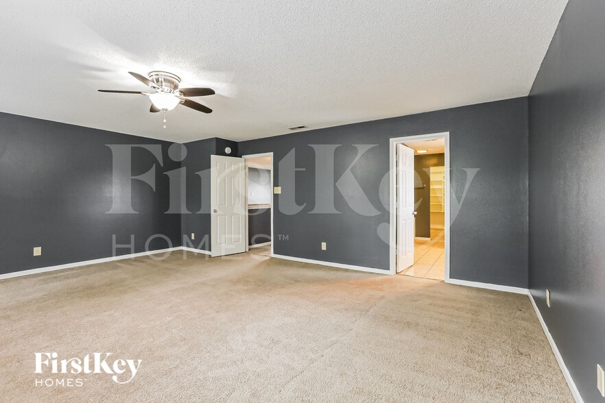 Building Photo - 10735 Cyrus Dr