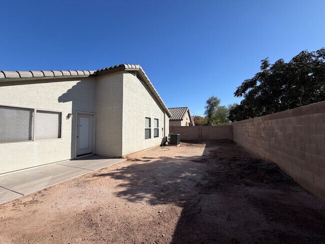Building Photo - Beautiful 4 Bedroom Home for Rent in Goodyear!