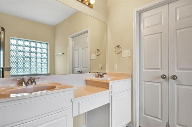 Building Photo - 26011 N Lakefair Dr