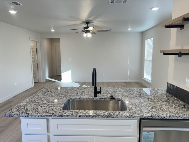 Building Photo - 517 E 23rd St