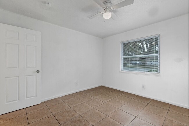 Building Photo - Freshly Updated 2-Bedroom Home with Stainless Steel Appliances & Private Patio – Ocala, FL