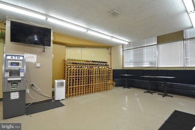 Building Photo - Bright 1BR 1B Condo | All Utilities Included | Arlington