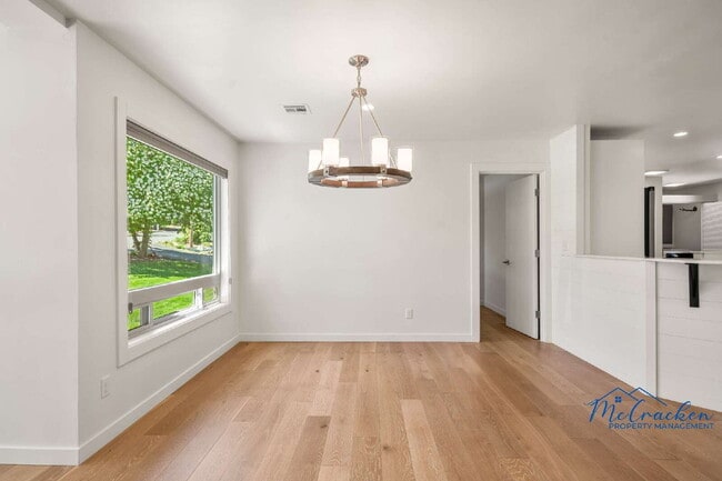 Building Photo - Modernized Spacious 3 Bedroom Home with Lush Outdoor Living in the Heart of Ashland