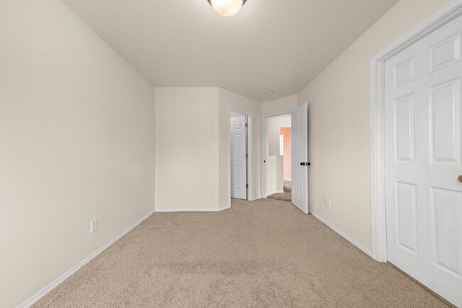 Building Photo - 16640 Rainier View Dr SE