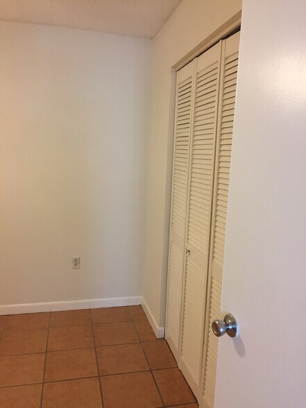 Building Photo - 7832 Collins Ave