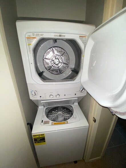 Full Size Washer Dryer Laundry Unit - 400 W South Town Dr