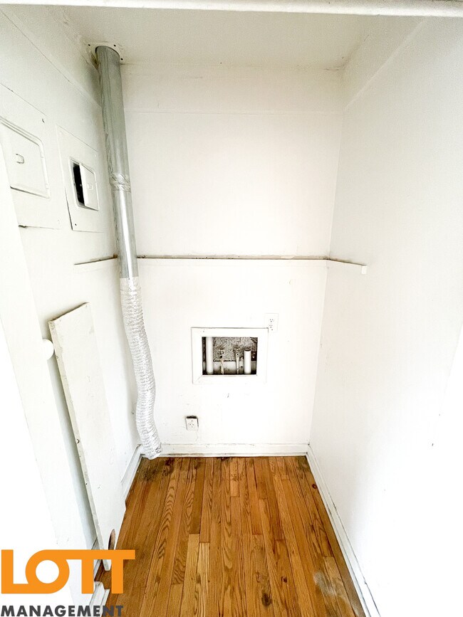 Building Photo - 120 Pueblo St #D