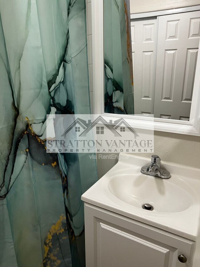 Building Photo - 424 W Brown Rd