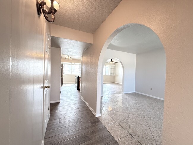 Building Photo - 9321 Sorbonne Dr