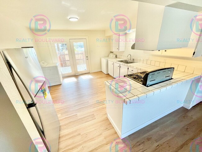 Building Photo - Charming 2-Bedroom 1 Bath fenced yard with patio