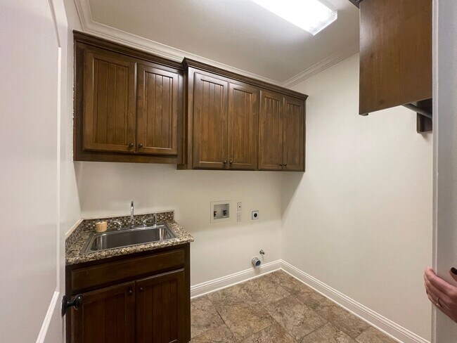 Building Photo - Must See! Welcoming Home In Turtle Creek S...