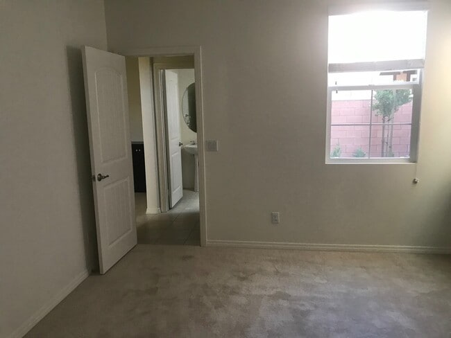 Building Photo - Luxury home 4Bedroom 3.5Bathroom in Chino