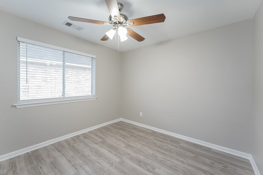Building Photo - 18006 Oakmoss Hill Ct