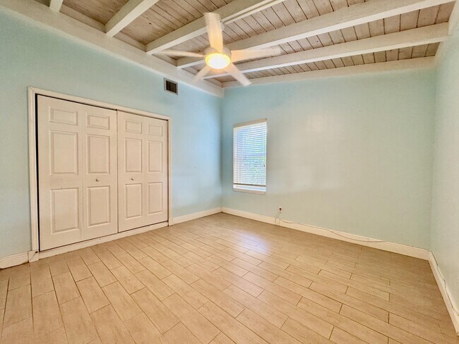 Building Photo - 1712 SW 5th St