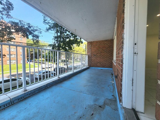 Building Photo - 750 N Broad St