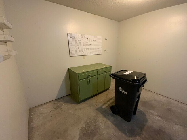 Building Photo - 3 Bedroom 2 Bathroom Duplex